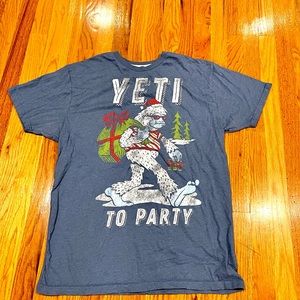 Holiday Time Yeti to Party Men’s Holiday Graphic Tee SZ L